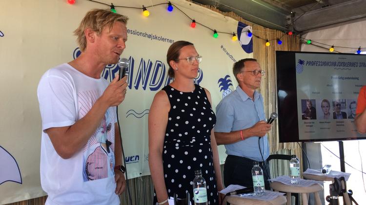 Udviklingsdirektør i KL Arne Eggert (tv) savner en diskussion af, »hvad man egentlig vil« med de nationale test. Her ses han i debat med undervisningsminister Merete Riisager (LA) og lærerformand Anders Bondo Christensen på Folkemødet. Lisbeth Garder