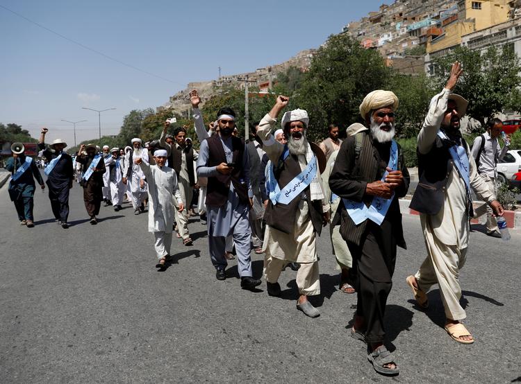 Fredsmarchen kommer til Kabul efter flere måneder gennem det krigshærgede land.
    Mohammad Ismail/Ritzau Scanpix