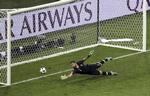 Spanieren Nachos forrygende flugter var en af de tre gange Rui Patricio blev passeret i Portugals første kamp i Rusland. Thanassis Stavrakis/AP