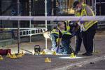 Politiets teknikere arbejder med at finde spor på gerningsstedet i Drottninggatan i Malmø. 50090 Johan Nilsson/tt/Ritzau Scanpix