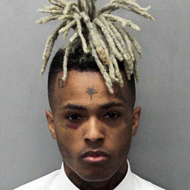 Jahseh Dwayne Onfroy aka. XXXTentacion blev dræbt under et tilsyneladende væbnet røveri, da han var ved at forlade en motorcykelforretning. /AP