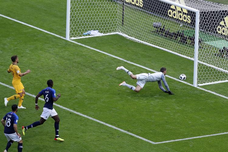 Frankrig fik hjælp af VAR i sejren mod Australien.  Hassan Ammar/AP