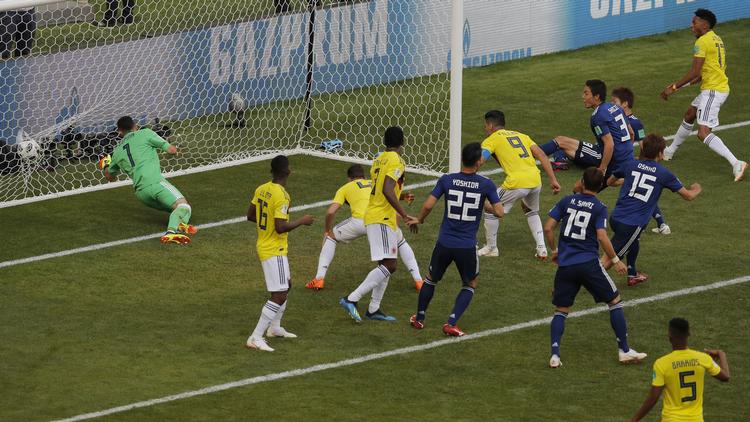     Colombia-målmand  David Ospina blev overlistet i slutfasen, da Yuya Osako headede ind.  Vadim Ghirda/AP