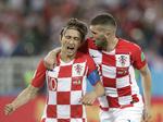 Med en sejr over Argentina kan Luka Modric (tv.) og resten af Kroatien spille sig videre ved VM. Petr David Josek/AP