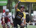Sådan så det ud, da hollænderen Dylan Groenewegen sidste år triumferede på finaleetapen i Tour de France. I juli får han en ny chance på de franske landeveje.
   Christophe Ena/AP