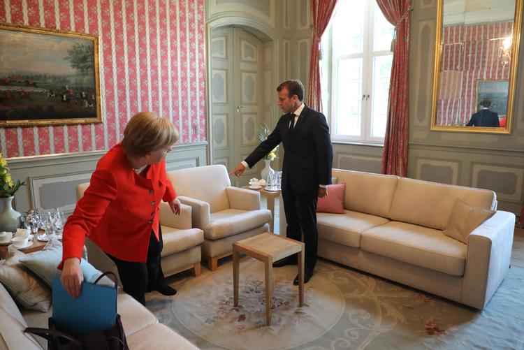 Angela Merkel og Emmanuel Macron mødtes på barokslottet Meseberg nord for Berlin.
   Ludovic Marin/Ritzau Scanpix