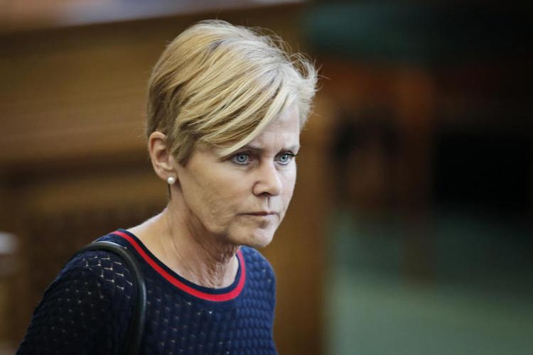 Socialdemokratiet og SF er ikke længere en del af medieforhandlingerne. Mette Bock (LA) har åbnet for et smalt forlig, hvilket skaber bekymring hos Danske Medier og Producentforeningen, der frygter, at forliget betyder usikkerhed om mediernes vilkår. Jens Dresling