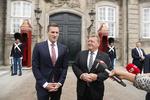 Statsminister Lars Løkke Rasmussen stod tidligere på dagen side om side med Rasmus Jarlov (K), der er ny erhvervsminister. Jens Dresling/POLFOTO