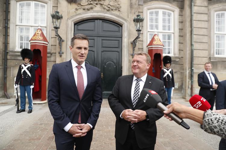 Statsminister Lars Løkke Rasmussen stod tidligere på dagen side om side med Rasmus Jarlov (K), der er ny erhvervsminister. Jens Dresling/POLFOTO