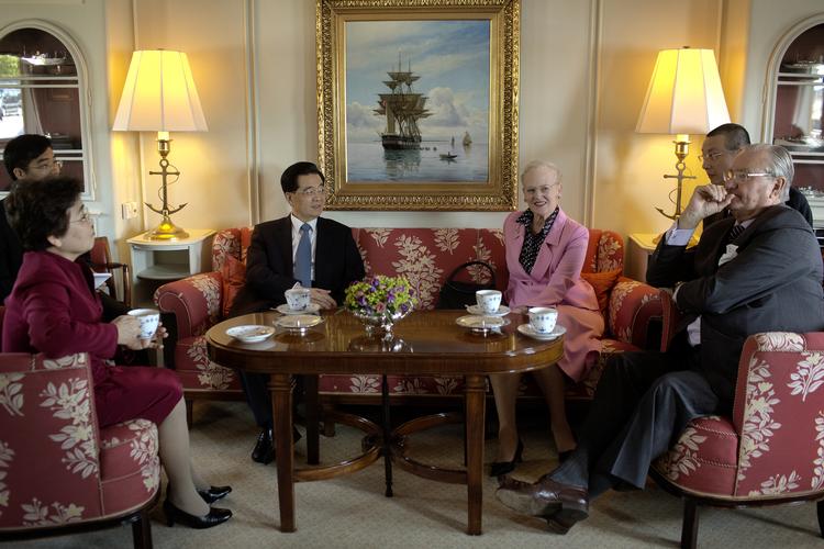 Den kinesiske præsident Hu Jintao på statsbesøg i Danmark i 2012. Under besøget sejlede præsidenten med Dronning Margrethe og Prins Henrik på kongeskibet Dannebrog. Peter Hove Olesen/POLFOTO