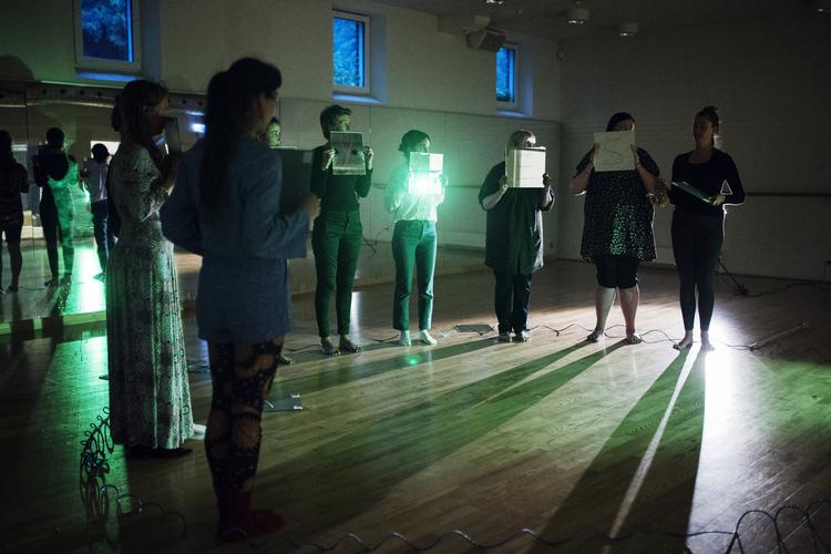 Sankt Hendes laver et alternativ til traditionel sankthansfejring. Ibyen er med til øveren. 
 Emma Sejersen/POLFOTO