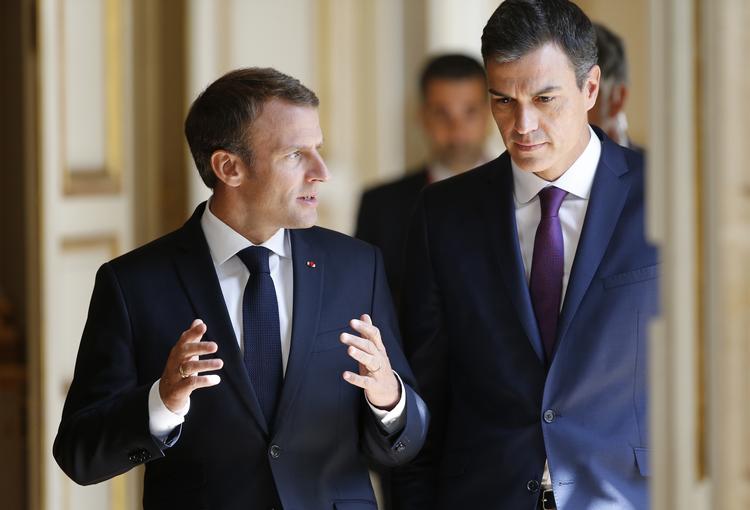 Den franske præsident, Emmanuel Macron og Spaniens premierminister, Pedro Sanchez.
   Thibault Camus/AP
