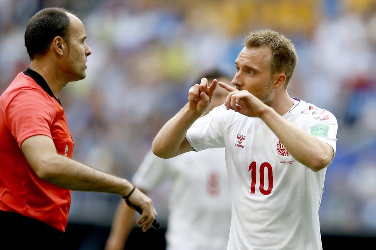 Christian Eriksen syntes dommeren skulle kikke på VAR i kampen mod Australien, der endte uafgjort.













Danmark spiller VM
   Finn Frandsen/POLFOTO