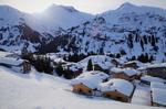 Godmorgen, Oberlech. En ny skidag venter. Her i den stille og bilfri by ligger næsten alle hoteller og pensioner direkte ud til pisterne. Susser Feit