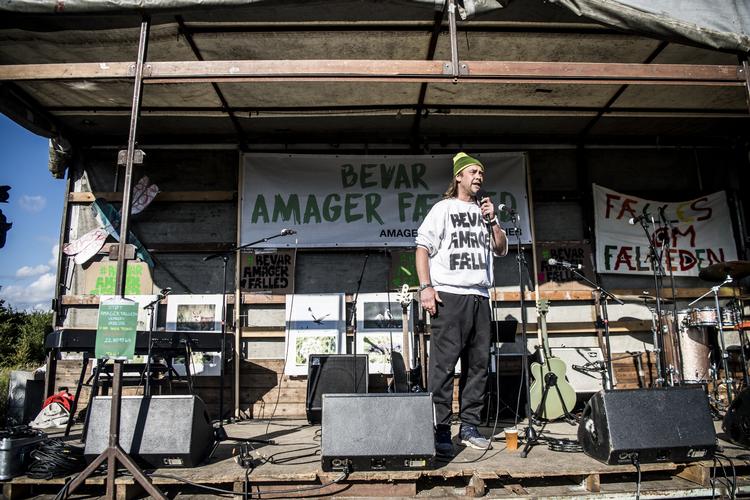 Nikolaj Kirk under en demonstration mod det byggeri, der var planlagt på den gamle strandeng. Han er utilfreds med overborgmester Frank Jensens indsats fora t finde alternativer til byggerier på det store grønne område, Amager Fælled udgør. Unger Anthon/POLFOTO