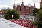 I forlængelse af Den Røde Plads ligger en bar, hvor danskerne er samlet før VM-kampen mod Frankrig.










Danmark spiller VM
   Finn Frandsen/POLFOTO