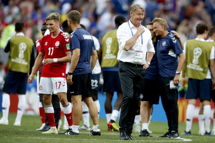 Hareide i en stille stund efter kampen. Finn Frandsen/POLFOTO