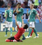 Det var det. Sensationen er en kendsgerning, Tyskland har tabt 2-0 til Sydkorea. Hvilket kan aflæses på spillerne. Lee Jin-man/AP