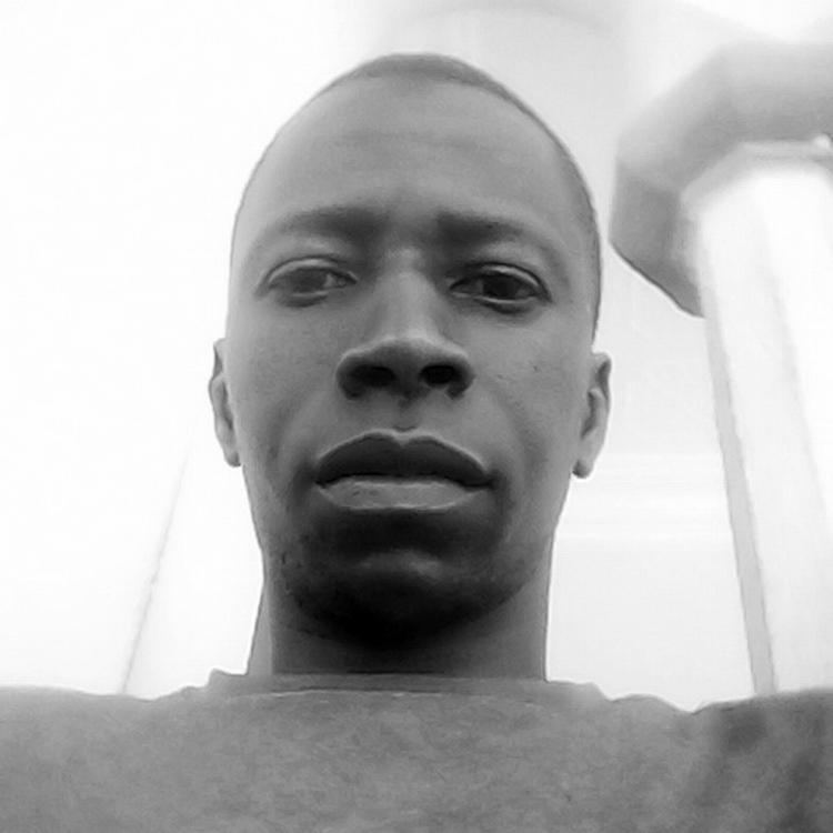 Abdoulie Manneh flakker rundt på udkig efter arbejde, men der er ikke noget at finde. Privat