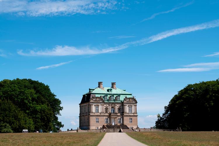 Siden 1736 har Eremitageslottet tronet på en bakketop i Dyrehaven - mystisk, hemmelighedsfuldt og dragende. Peter Hove Olesen/POLFOTO