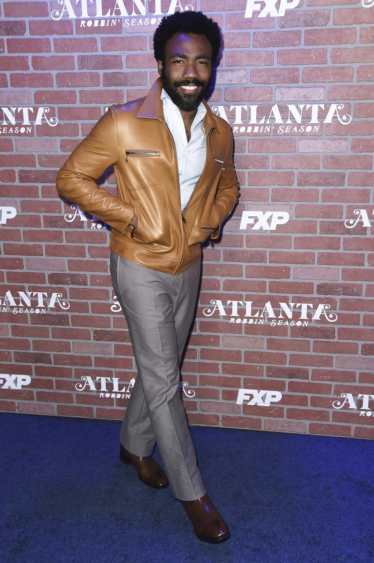 Udover at lave en video til Time's Up-kampagnen er Donald Glover i øjeblikket biografaktuel med den nye Star Wars-film 'Solo: A Star Wars Story', hvor han spiller Lando Calrissian. Han kendes også for tv-serien 'Atlanta' og ikke mindst under sit musikalske alias Childish Gambino.  Richard Shotwell/AP