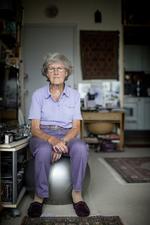 Birte Carstensen gik på pension i 1993, men arbejder stadig - blandt andet frivilligt for illegale indvandrere.   Mads Nissen/POLFOTO