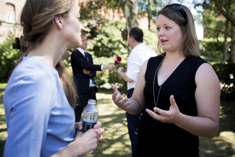 Arbejdsmarkedet tager ikke hensyn til, at vi ikke altid kan kapere at arbejde 80 timer om ugen, siger Pernille Nyvang Jørgensen, der for tre år siden blev stresssygemeldt og i dag mødte sundhedsministeren Ellen Trane Nørby (V) ved præsentation af et nyt stresspanel. Louise Herrche Serup/POLFOTO