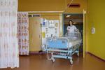 Margrethe Fogh Nielsen arbejder på Palliationsenheden på Herlev Hospital. Her plejer og passer hun døende i den sidste tid. Hun oplever ikke, at hendes arbejde handler om død og fortvivlelse. Tværtimod. Det handler om livet. Og om at værne om værdigheden til det sidste.
    
   Maud Lervik/POLFOTO