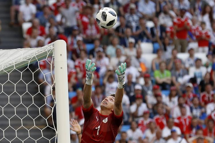 Uruguays VM-målmand Fernando Muslera har siden 2011 spillet 233 kampe for Galatasaray - og vundet fire tyrkiske mesterskaber, senest i år. Rebecca Blackwell/AP