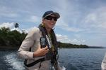 Efter 20 år som ansat i en bank sagde australske Dot Robertson sit job op for at blive guide på ekspeditionsskibet Silver Discoverer. Jobbet består bl.a. i at sejle krydstogtgæsterne i land i store, tunge gummibåde. Tina Krongaard