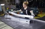 Crystal McIntyre unloads fotograferet i General Motors fabrik i Pontiac, Michigan, for tre år siden.  Carlos Osorio/AP