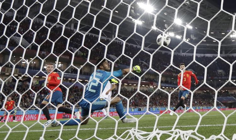Spanien fik akkurat 2-2 mod Marokko. Nu venter Rusland i 1/8-finalen.  Petr Josek/AP