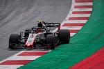 Her ses Kevin Magnussen på arbejde i sin Haas-racer under lørdagens kvalifikation i Spielberg i det centrale Østrig. 
  
   Vladimir Simicek/Ritzau Scanpix