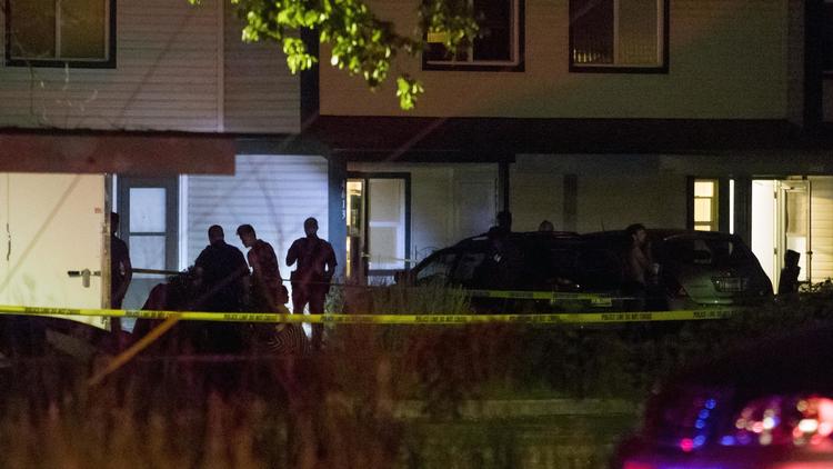 Politichef Bill Bones siger, at alle vidner i ejendomskomplekset er rystede efter overfaldene. Darin Oswald/AP
