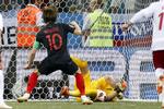Kasper Schmeichel reddede tre straffespark, men Danmark brændte tre gange og er færdig ved VM. Finn Frandsen/POLFOTO