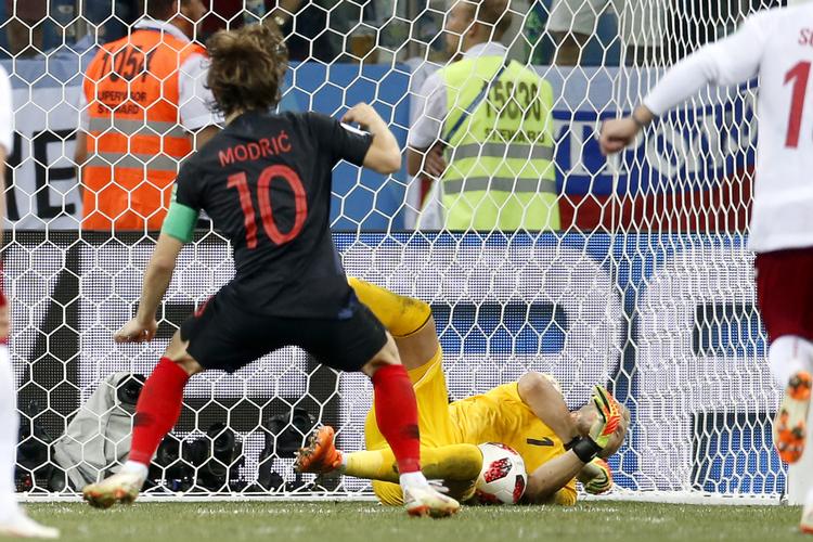 Kasper Schmeichel reddede tre straffespark, men Danmark brændte tre gange og er færdig ved VM. Finn Frandsen/POLFOTO