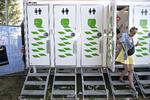 På Roskilde Festival var der tidligere træk-og-slip-toiletter på musikpladsen. Nu er de også at finde på campingområdet. Men de nye toiletter får kritik. Jens Nørgaard Larsen/Ritzau Scanpix