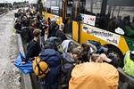 Det står ikke for godt til med sikkerheden på Roskilde Festivals shuttlebusser i år. Bussen på dette billede taget i 2017 er ikke en af de problemfyldte køretøjer. 
  
   Tobias Nicolai/POLFOTO