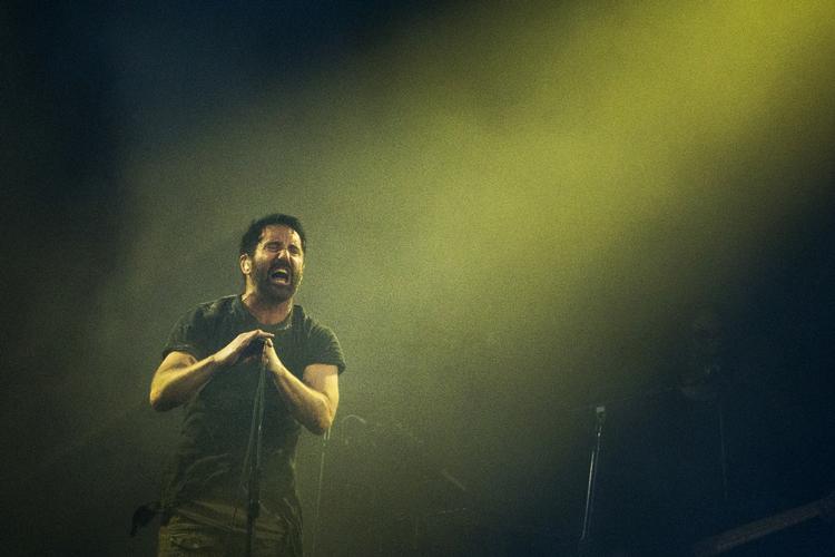 Trent Reznor og Nine Inch Nails gav os halvanden times blitzende, støjende, velspillet, superkontrolleret, tøjleløst udbrud mod verdens tilstand. Heldigvis. Louise Herrche Serup/POLFOTO