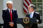 Miljødirektør, Scott Pruitt, har ifølge præsident Trump sagt sin stilling op efter  'vedholdende angreb' på ham og hans familie. Der har været kritiske rapporter fremme om Pruitts forbrug. Kevin Lamarque/Ritzau Scanpix