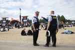 Politiet er godt repræsenteret på Roskilde Festival. Men har ikke mere travlt end sædvanligt. Her et billede fra en tidligere festival. (Arkivfoto)
   Tycho Gregers/RITZAU