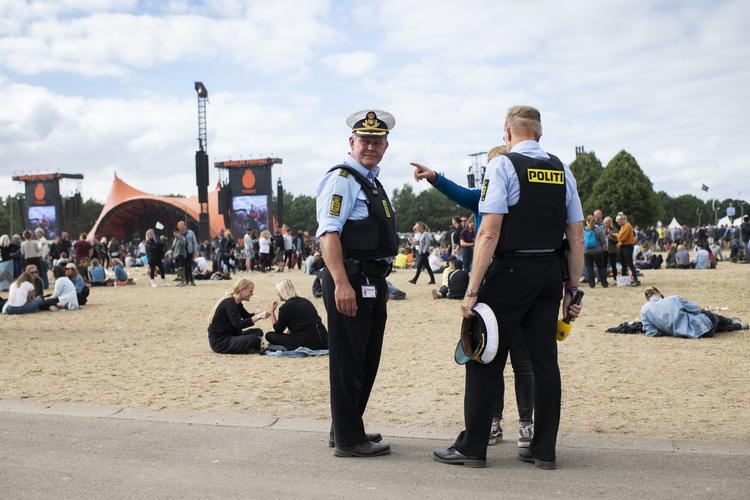 Politiet er godt repræsenteret på Roskilde Festival. Men har ikke mere travlt end sædvanligt. Her et billede fra en tidligere festival. (Arkivfoto)
   Tycho Gregers/RITZAU