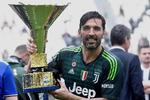 Gianluigi Buffon fortsætter karrieren i Paris Saint-Germain.  Andrea Di Marco/AP