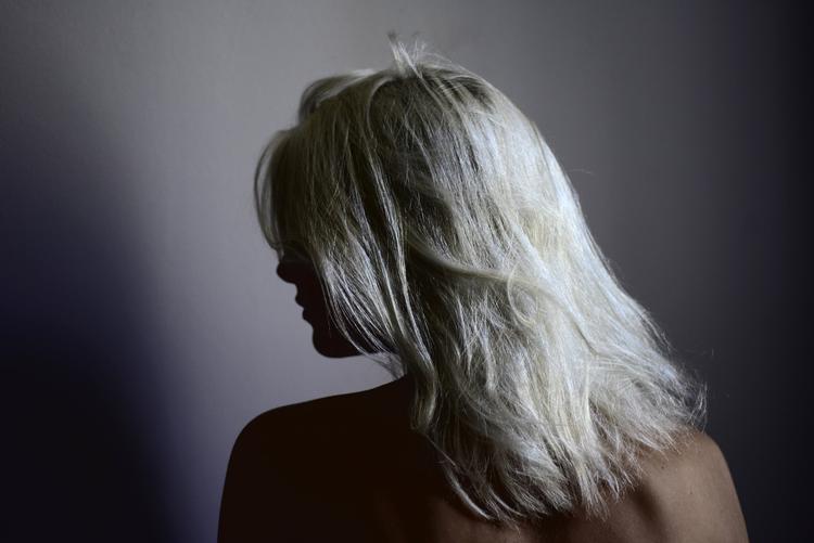 Louise Gammelgaard er en af de kvinder, der i år har fortalt deres historier til Politiken. Hun prøver at forstå de unge mænd, der voldtog hende på Roskilde Festival i 2016. »Selvfølgelig vil jeg gerne have, at de angrer. Men jeg må også være realistisk, så jeg håber, at de i det mindste reflekterer over, hvad de har gjort«, sagde hun. Maud Lervik/POLFOTO