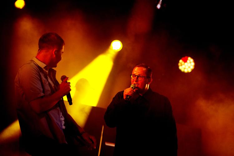 Benals Benjamin Hav på scenen med Phlake-forsanger Mads-Bo. Thomas Borberg/POLFOTO