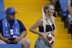 De belgiske fans har meget at juble over ved VM, hvor landet nu er klar til semiifnalen efter sejr over Brasilien. Pavel Golovkin/AP