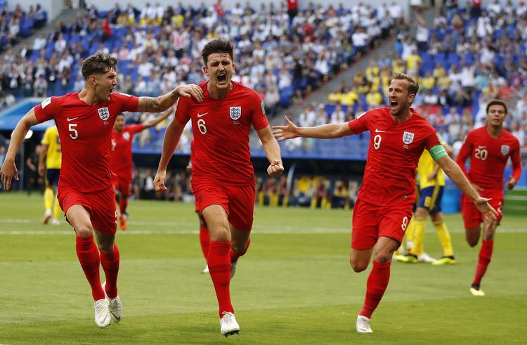 Harry Maguire, i midten, var blot til EM for to år siden som fan. Lørdag eftermiddag scorede han til 1-0 og hjalp dermed England i den første VM-semifinale siden 1990.
   Francisco Seco/AP
