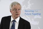 
    Exit - den britiske brxitminister David Davis har forladt regeringen på grund af uenighed om strategien i forhold til EU. Leon Neal/AP