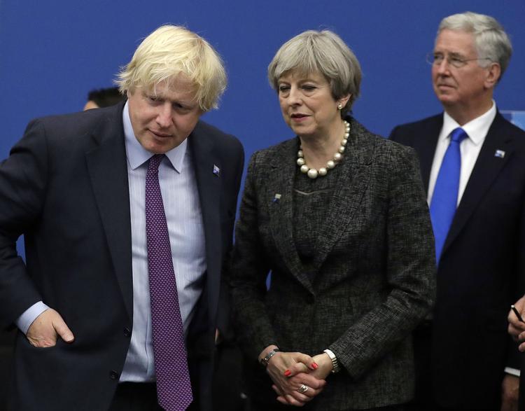 Boris Johnson og Theresa May fotograferet sammen sidste år.  Matt Dunham/AP