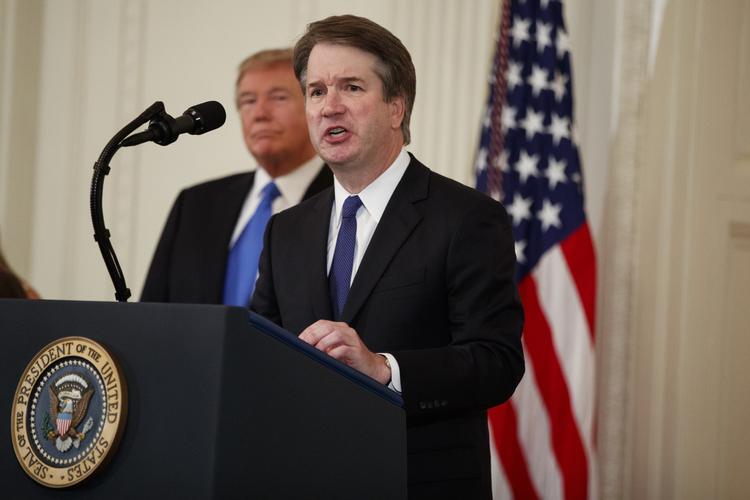 I en taler i Det Hvide Hus takker Brett Kavanaugh for udnævnelsen til ny højesteretsdommer. Evan Vucci/AP